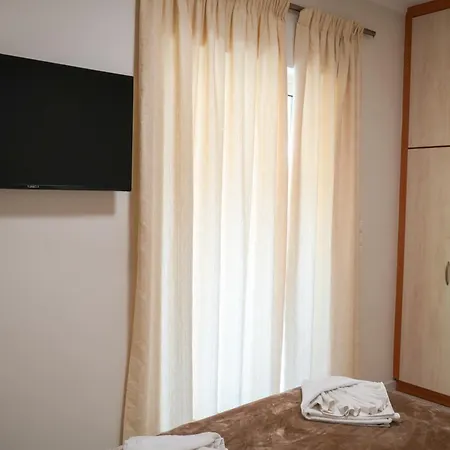 Relax House * 캔디아